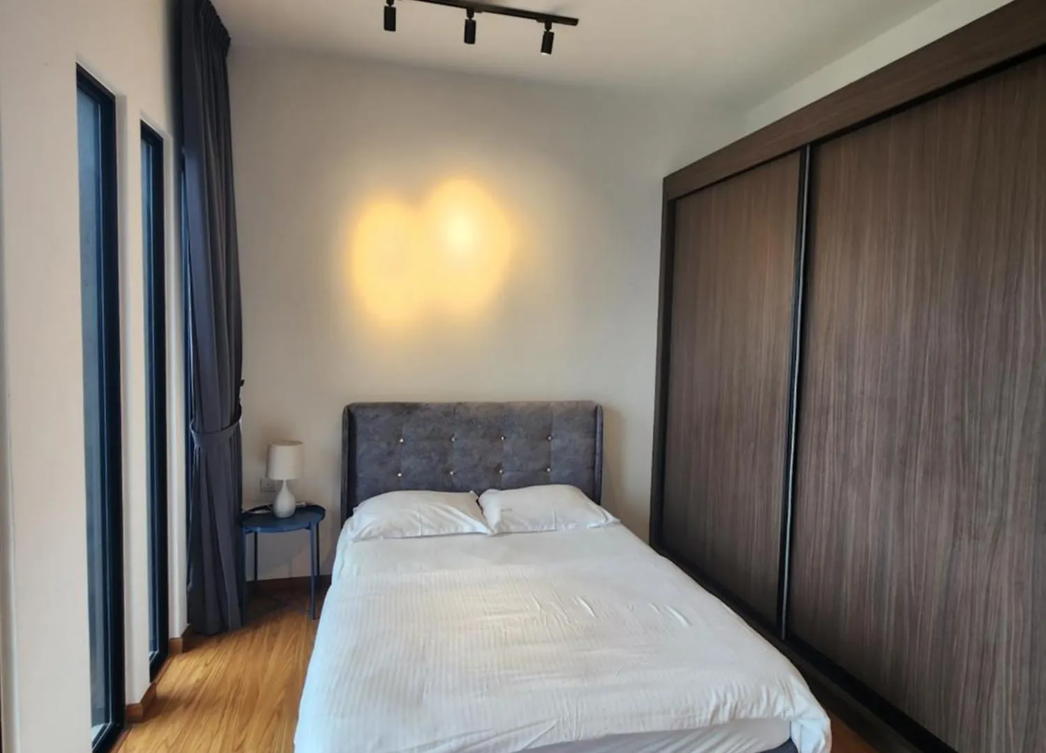 Beacon Executive Premium Suite George Town Apartment