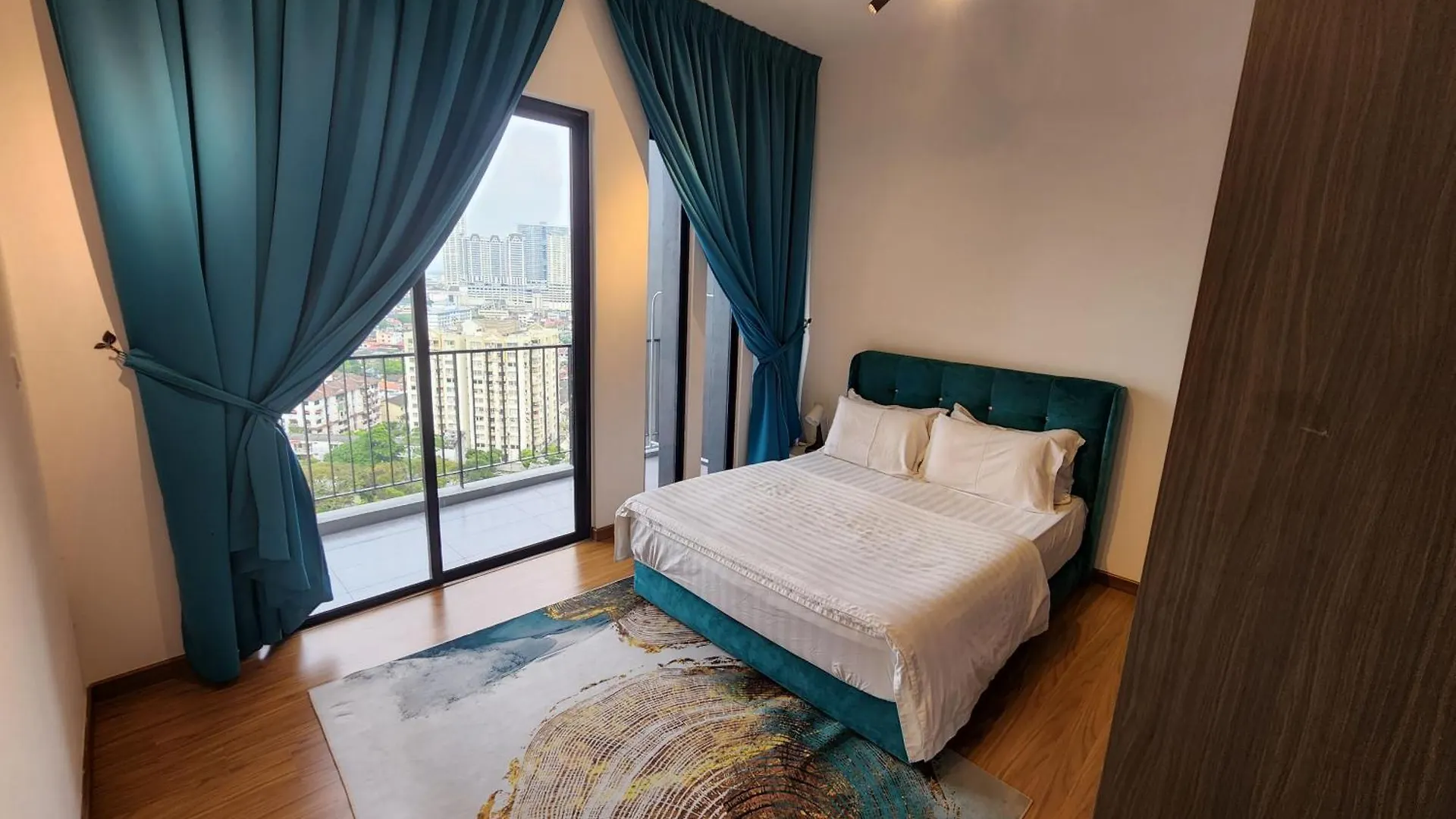 Apartment Beacon Executive Premium Suite George Town